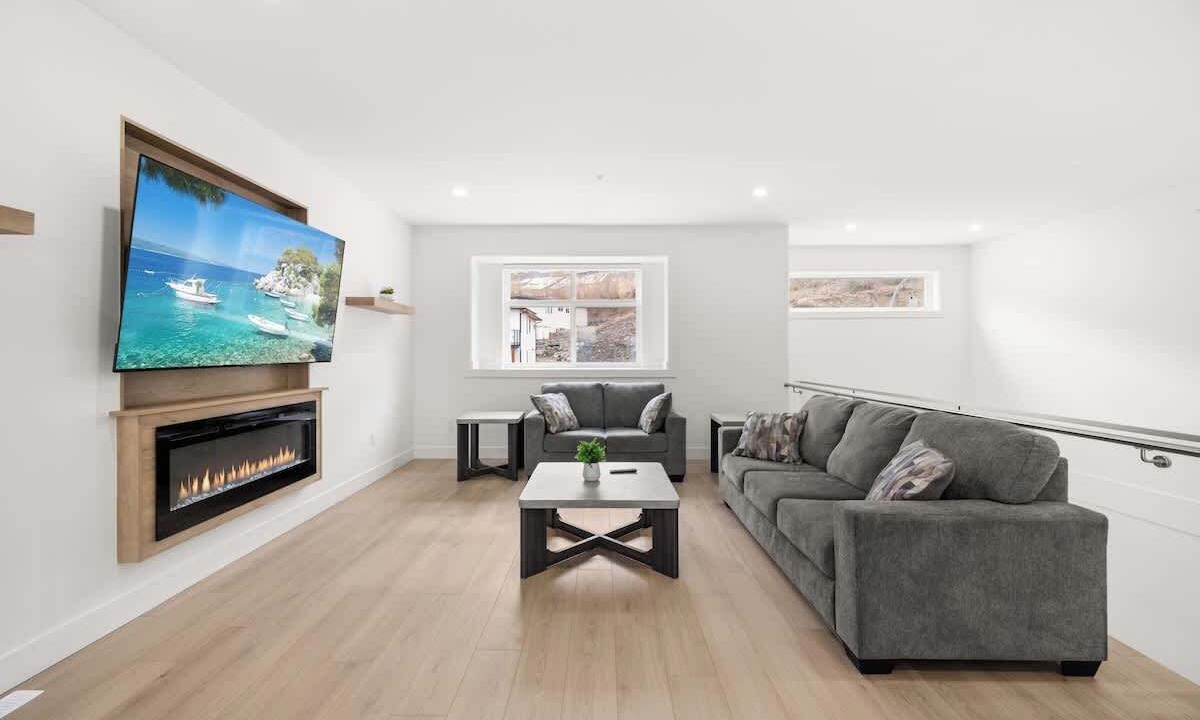 Photo of Livingroom in Eastern Hillsides