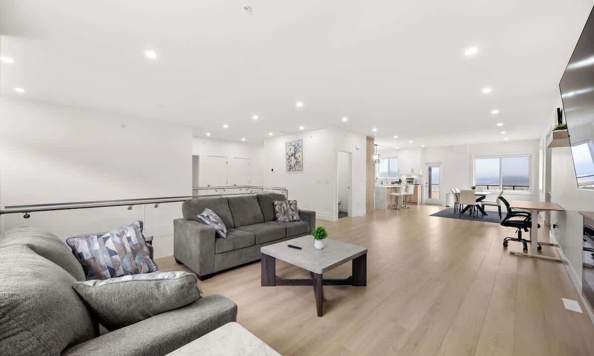 Photo of Livingroom in Eastern Hillsides