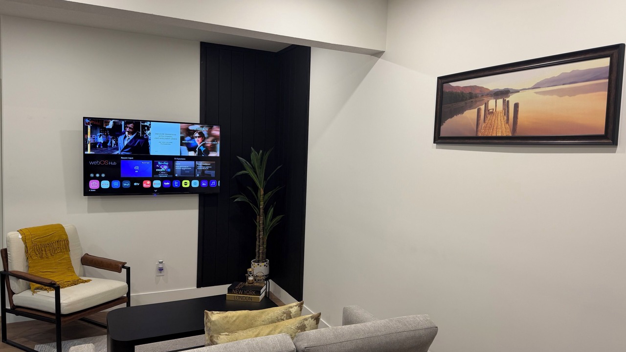 Photo of Livingroom in Division No. 11
