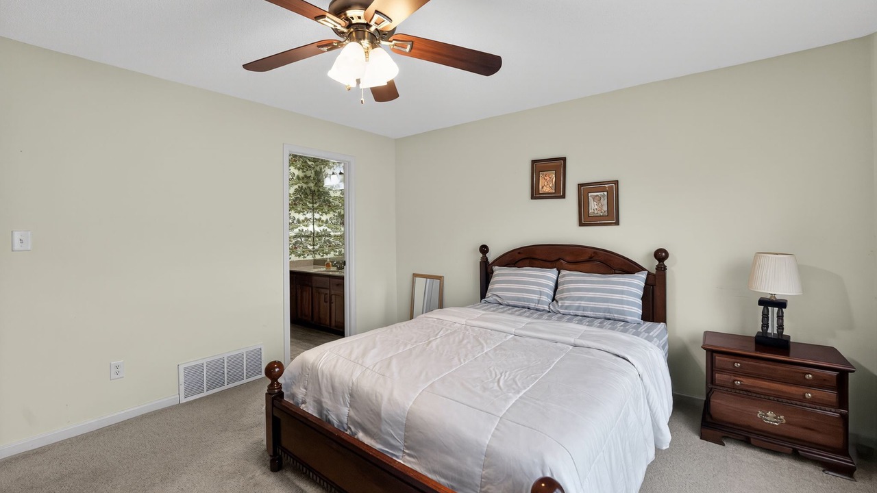 Photo of Bedroom in Lakes of Forest Hill