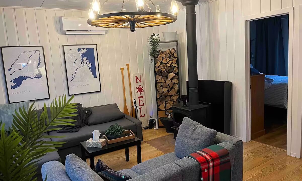 Photo of Livingroom in Chertsey