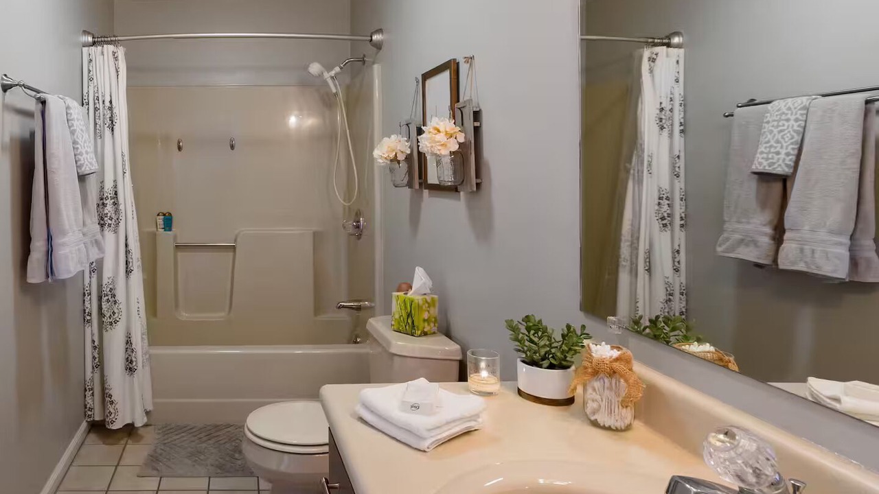Photo of Bathroom in Royal Pines