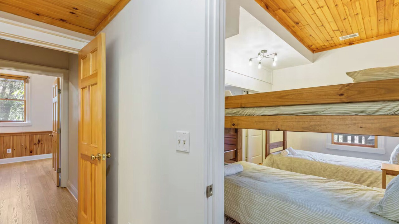Photo of Bedroom in Glenville