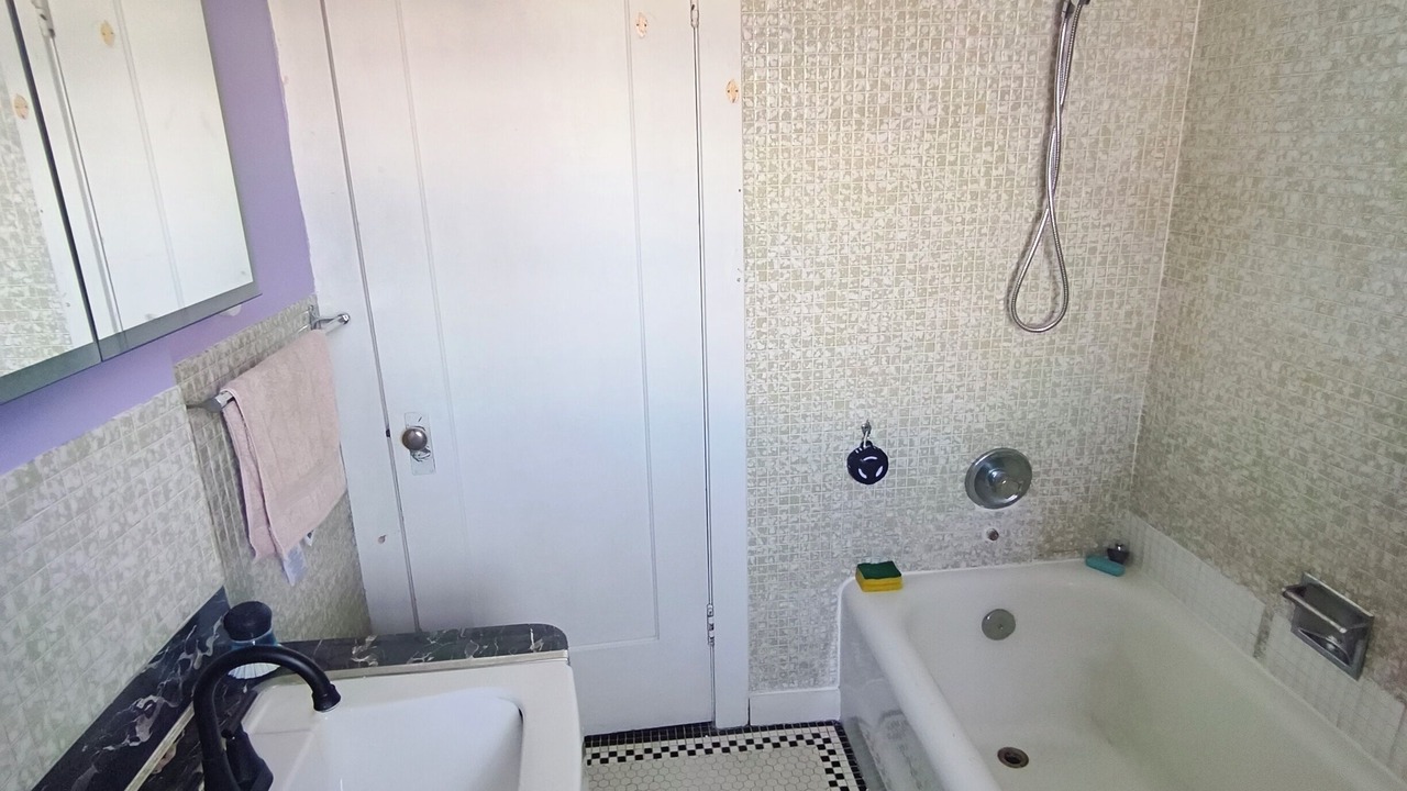 Photo of Bathroom in Kensington-Cedar Cottage