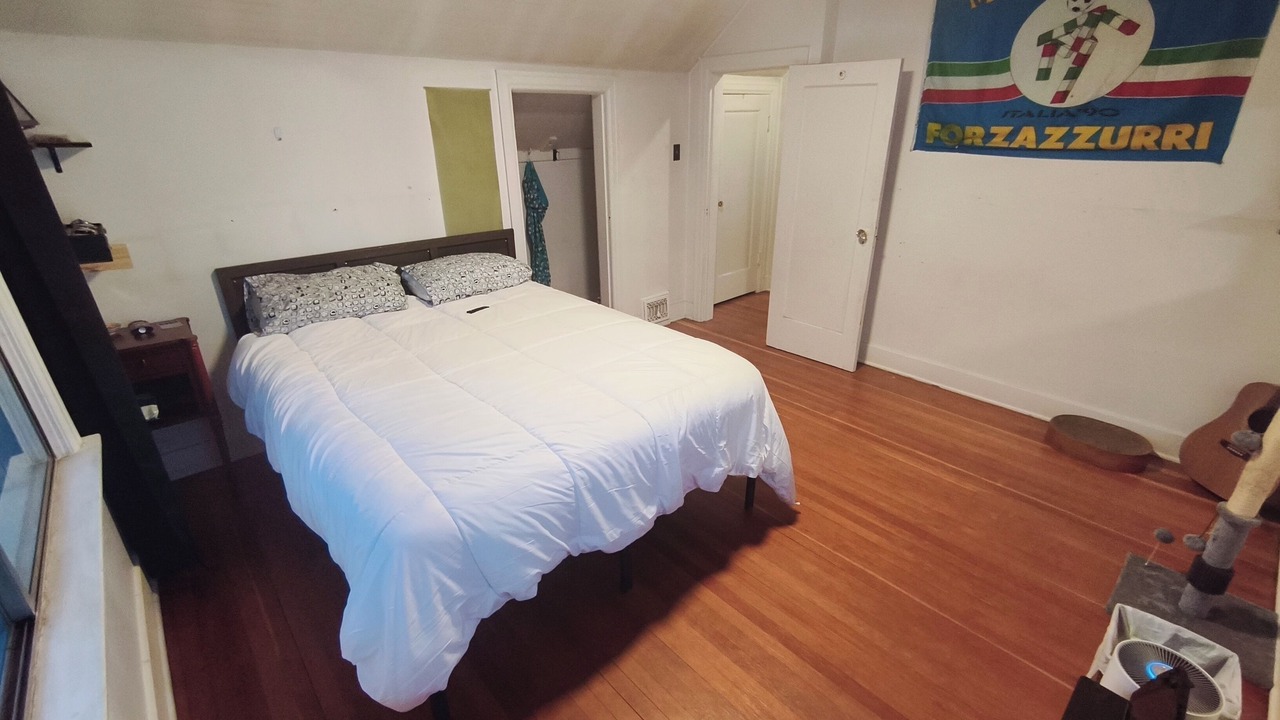 Photo of Bedroom in Kensington-Cedar Cottage
