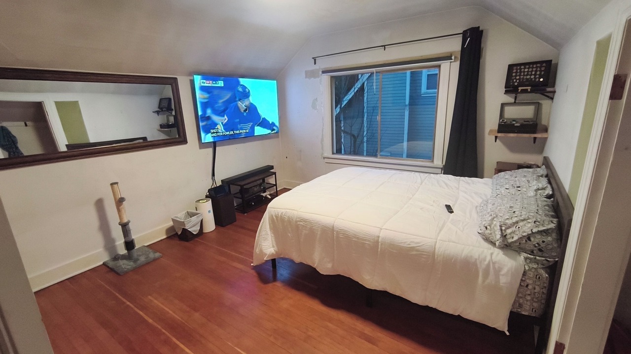 Photo of Bedroom in Kensington-Cedar Cottage