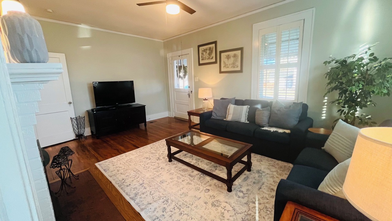 Photo of Livingroom in Midtown