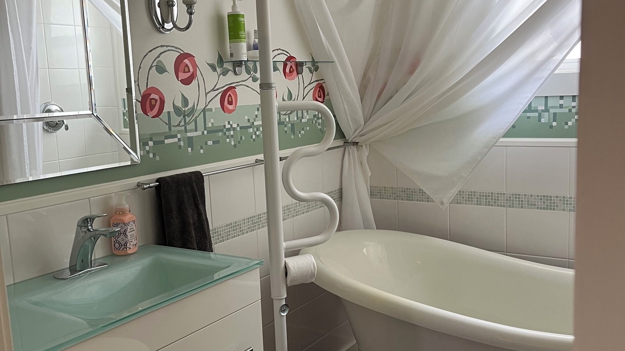 Photo of Bathroom in Medicine Hat
