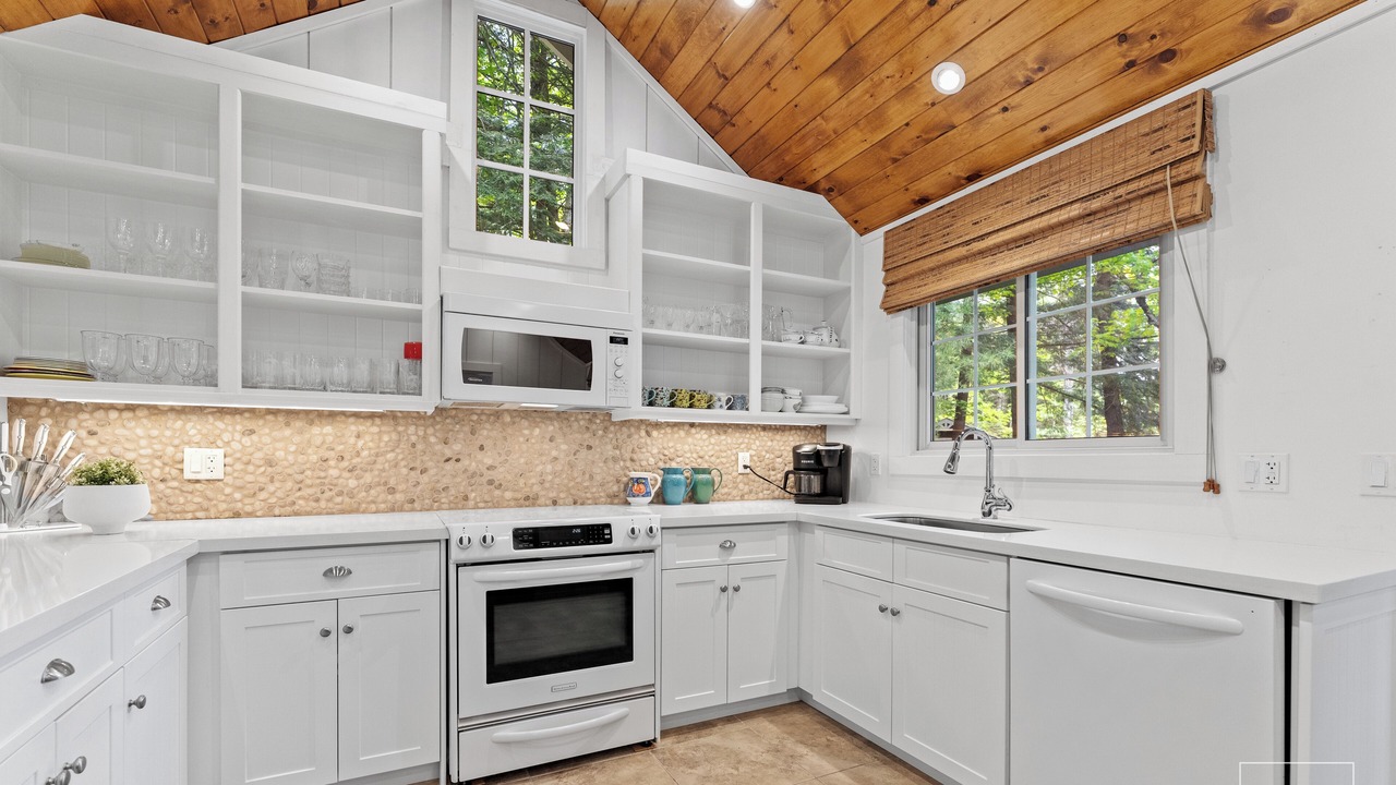 Photo of Kitchen in Muskoka Lakes