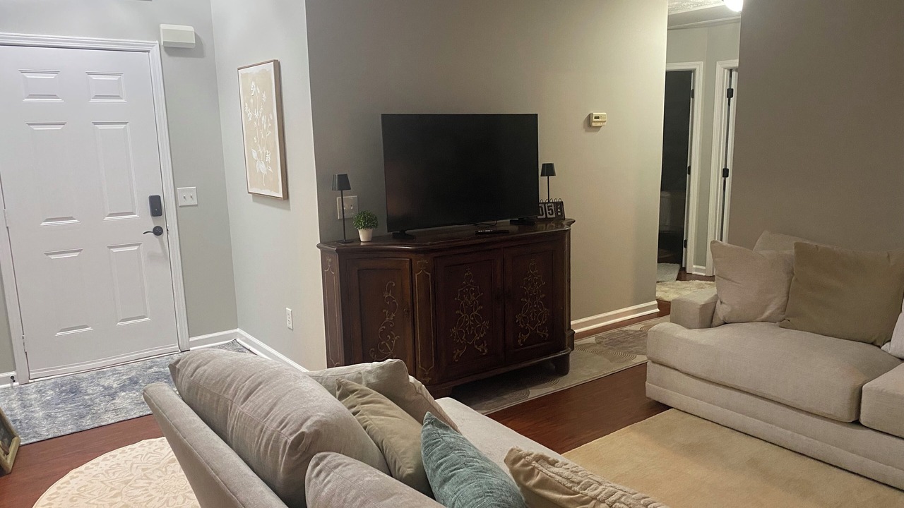 Photo of Livingroom in Commerce