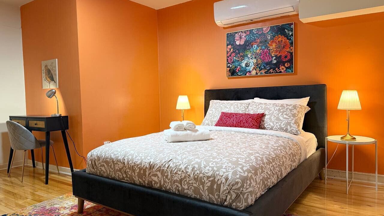 Photo of Bedroom in Cote-Des-Neiges—Notre-Dame-De-Grace