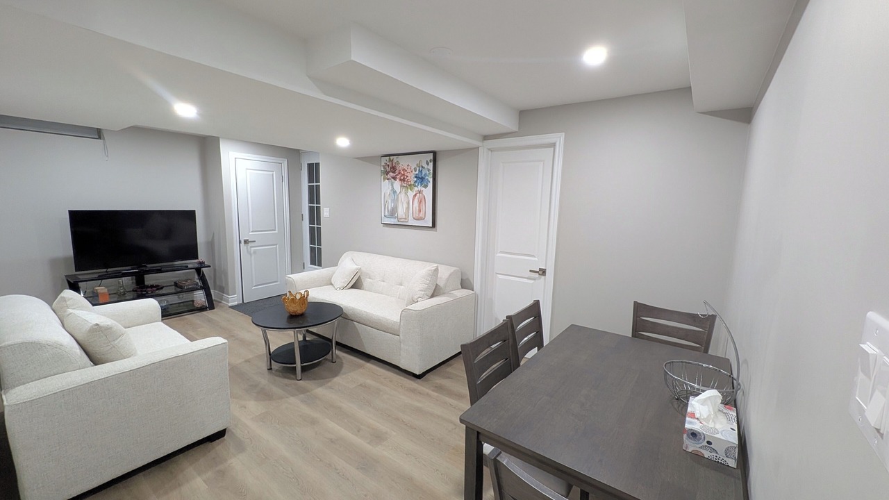 Photo of Livingroom in Hurontario