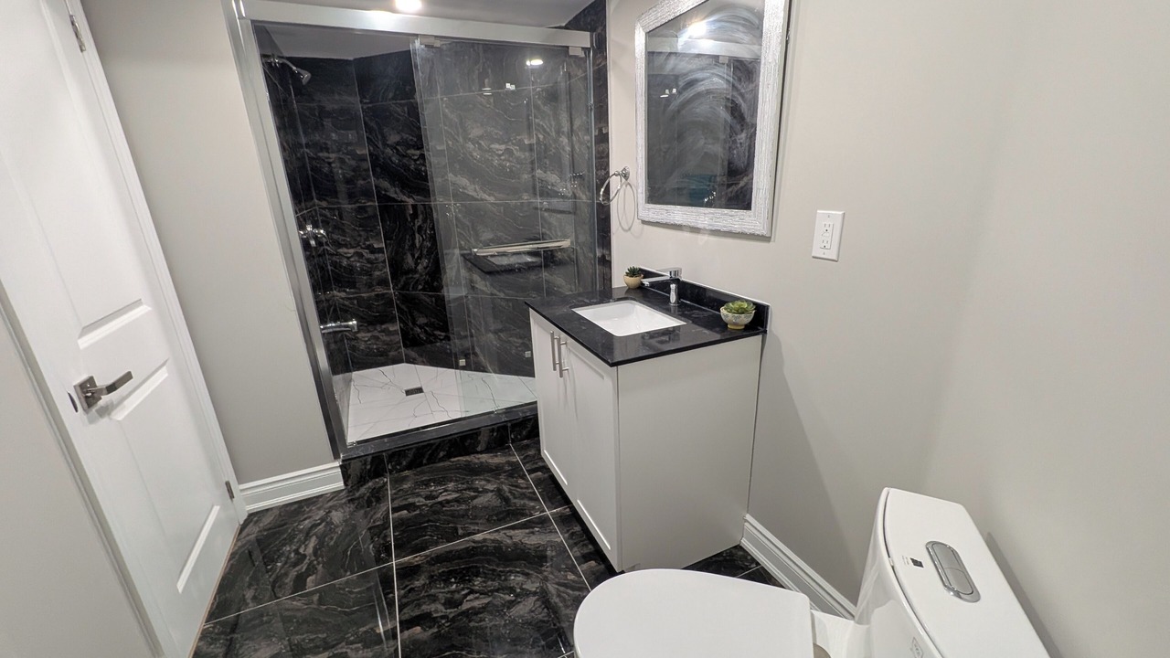 Photo of Bathroom in Hurontario