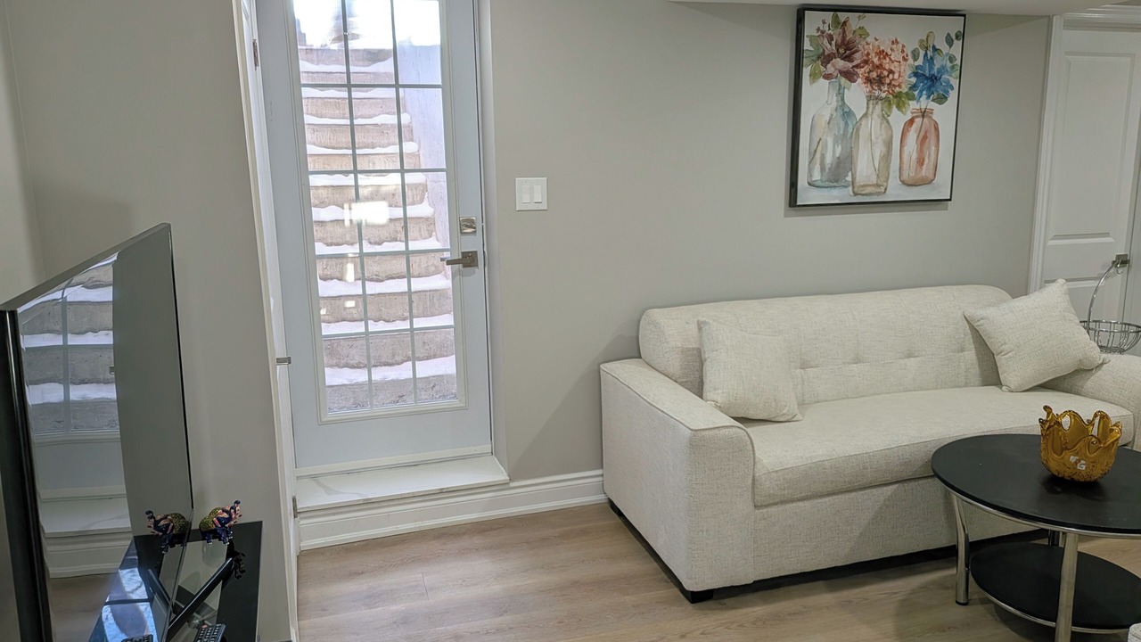 Photo of Livingroom in Hurontario