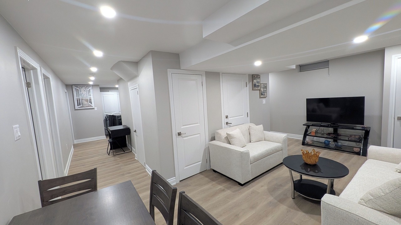 Photo of Livingroom in Hurontario