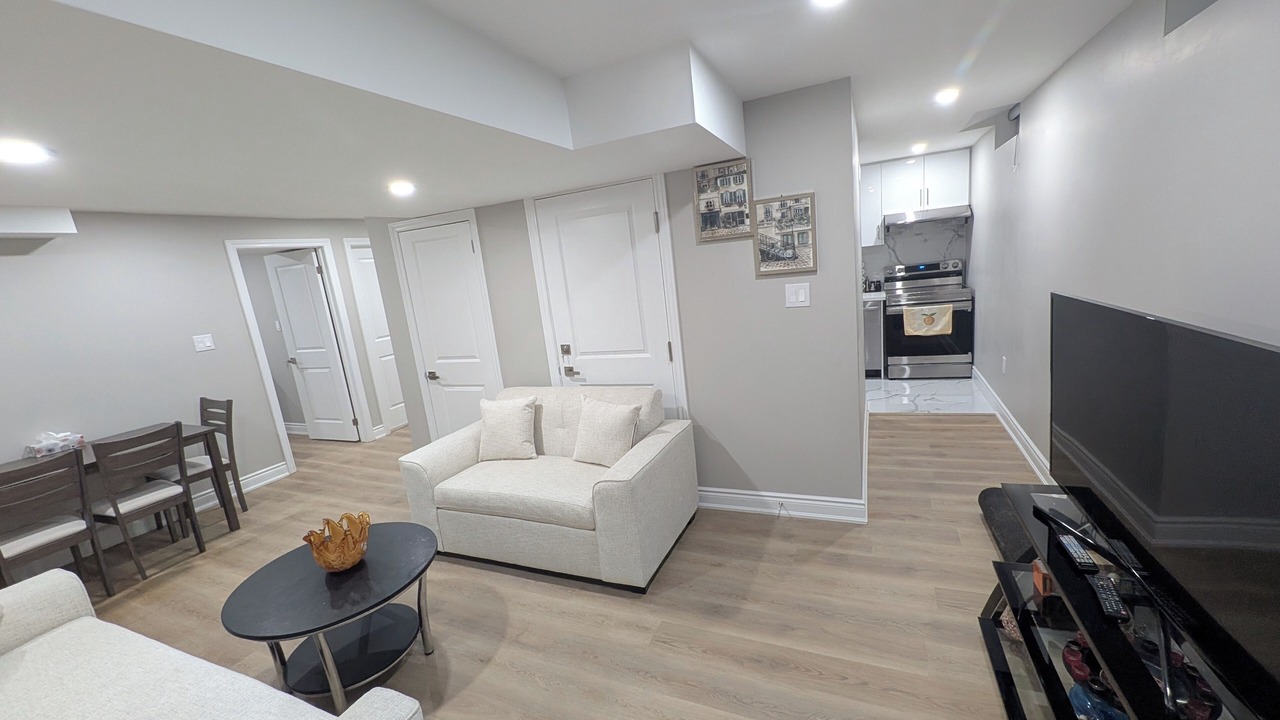 Photo of Livingroom in Hurontario