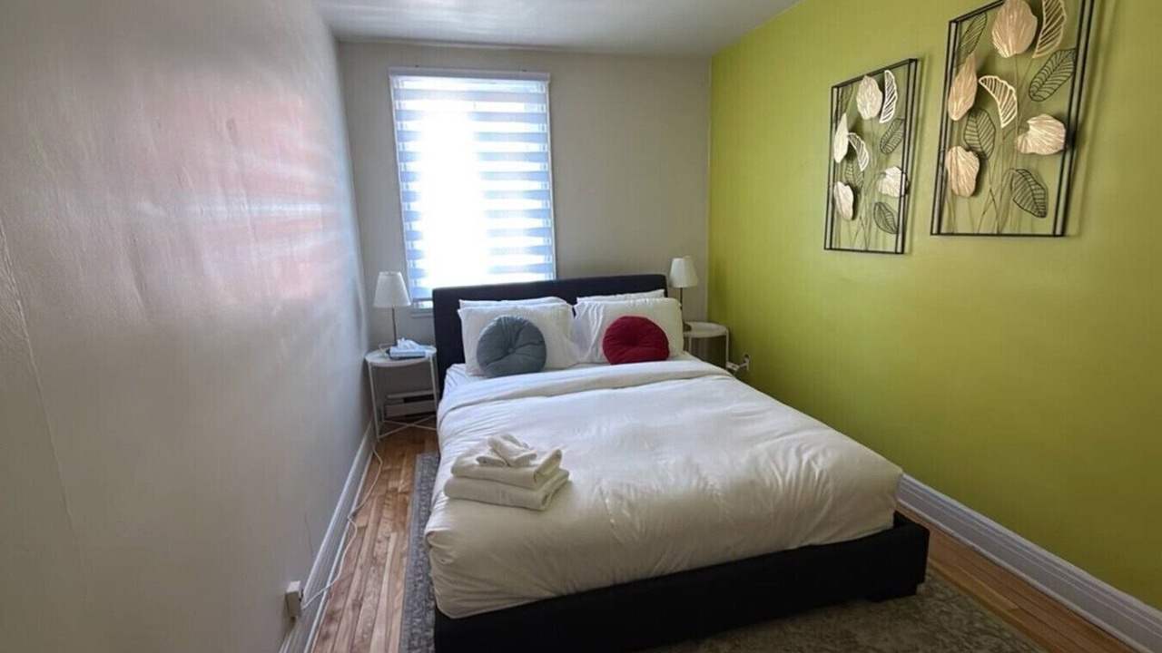 Photo of Bedroom in Cote-Des-Neiges—Notre-Dame-De-Grace