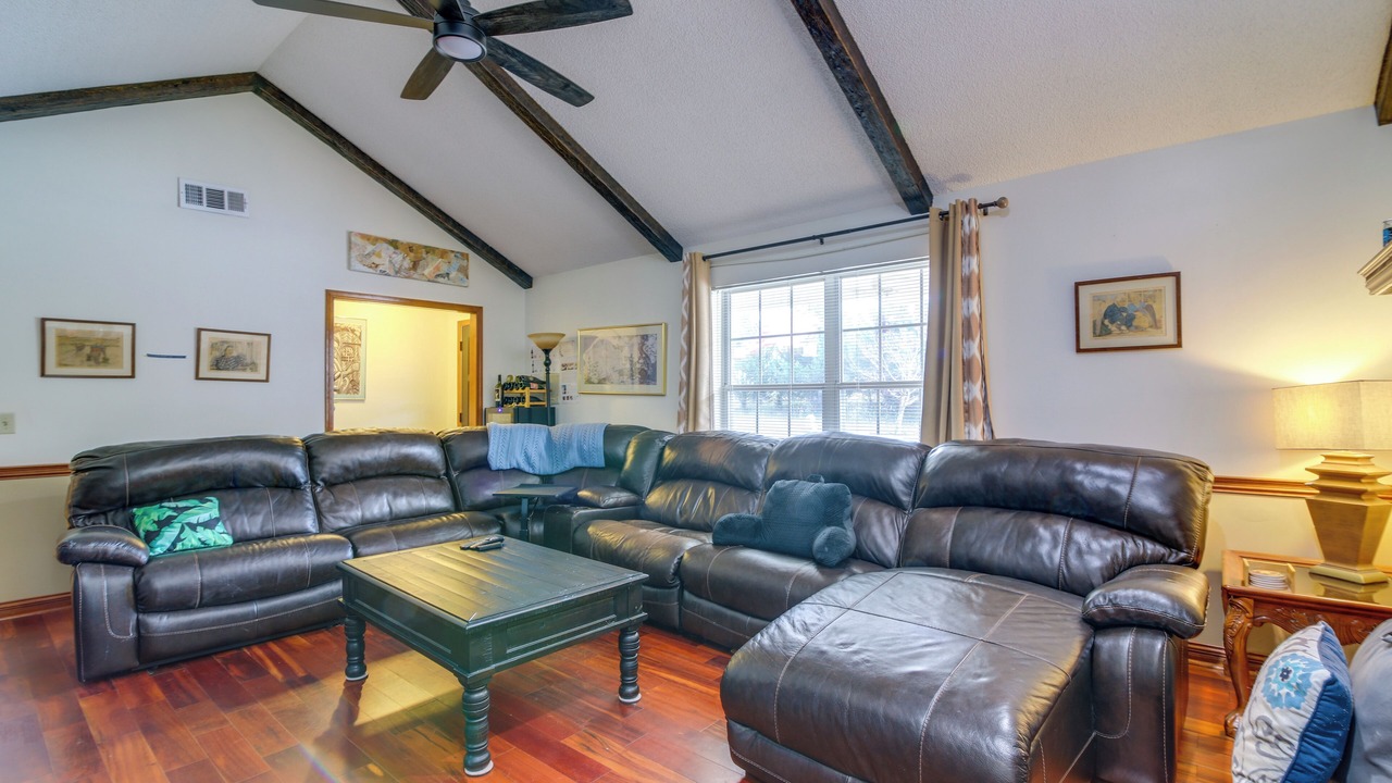 Photo of Livingroom in Suwanee