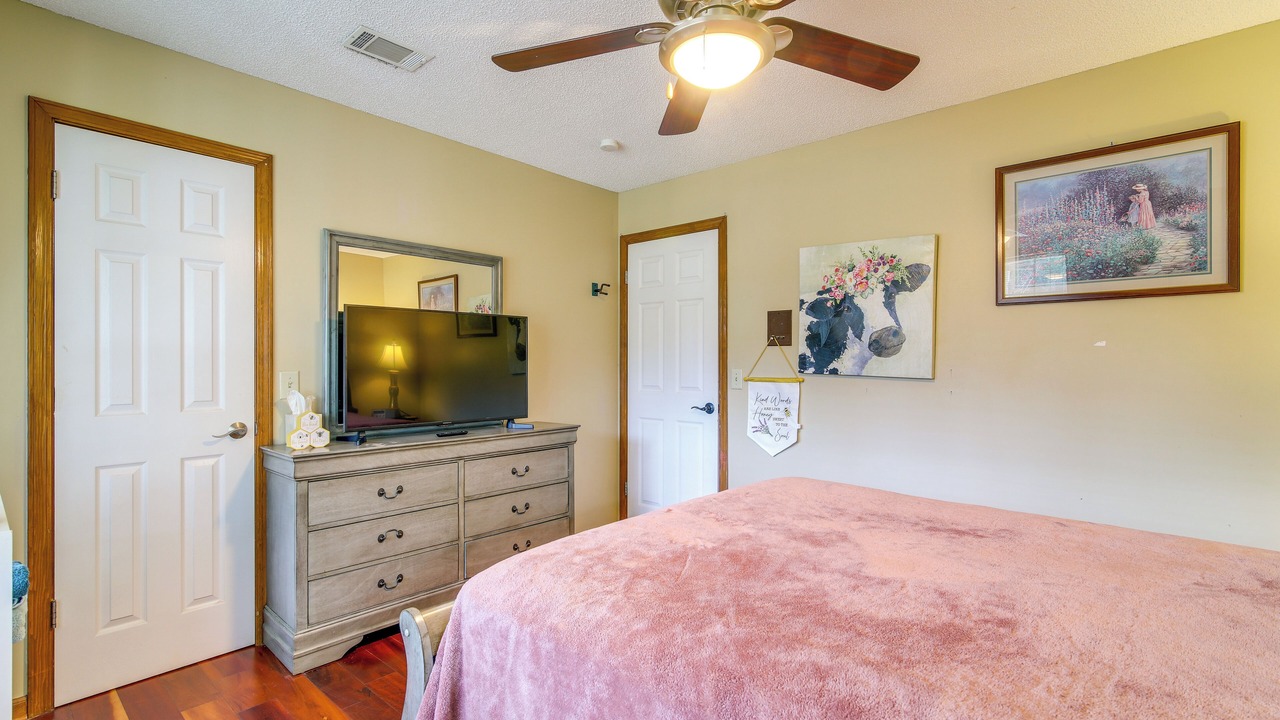 Photo of Bedroom in Suwanee