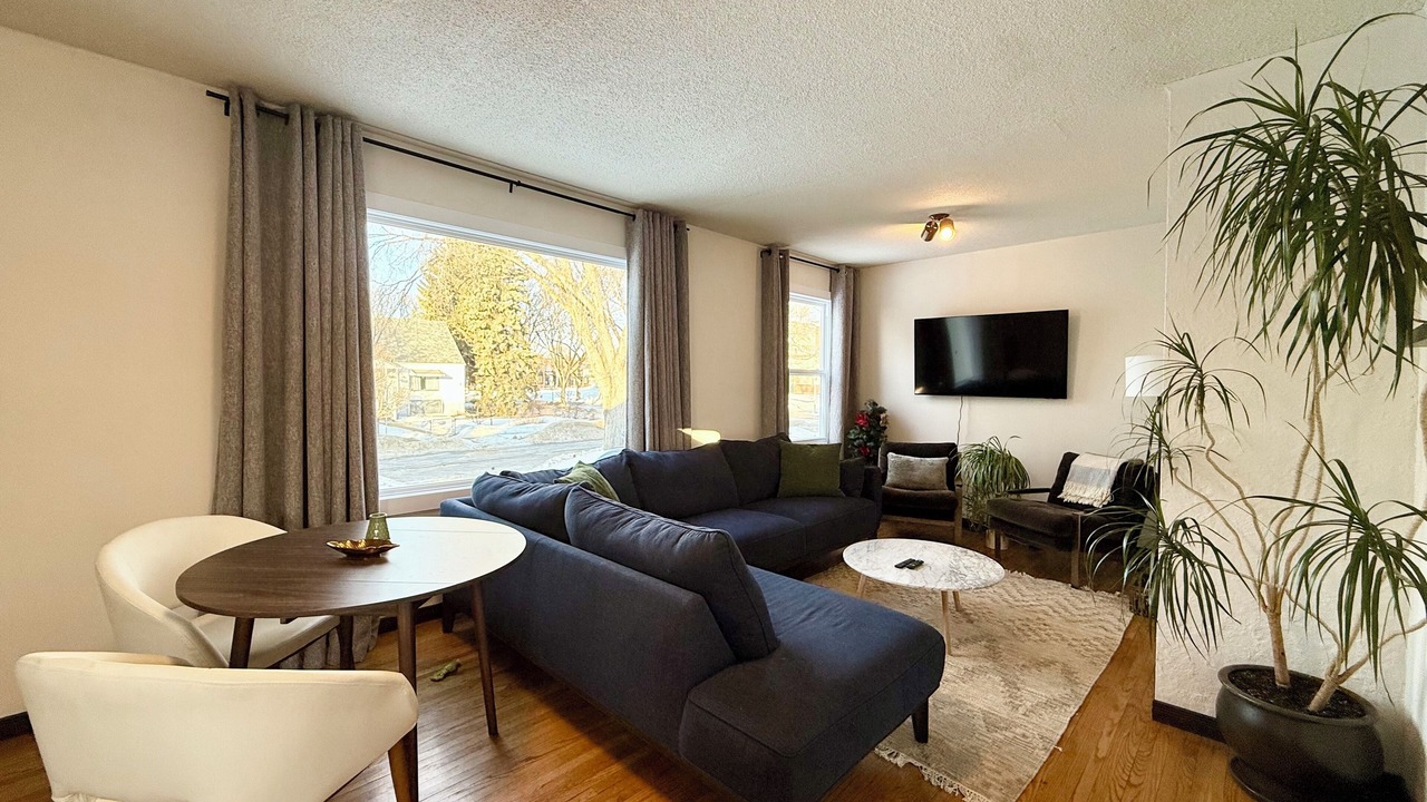 Photo of Livingroom in Southeast Edmonton