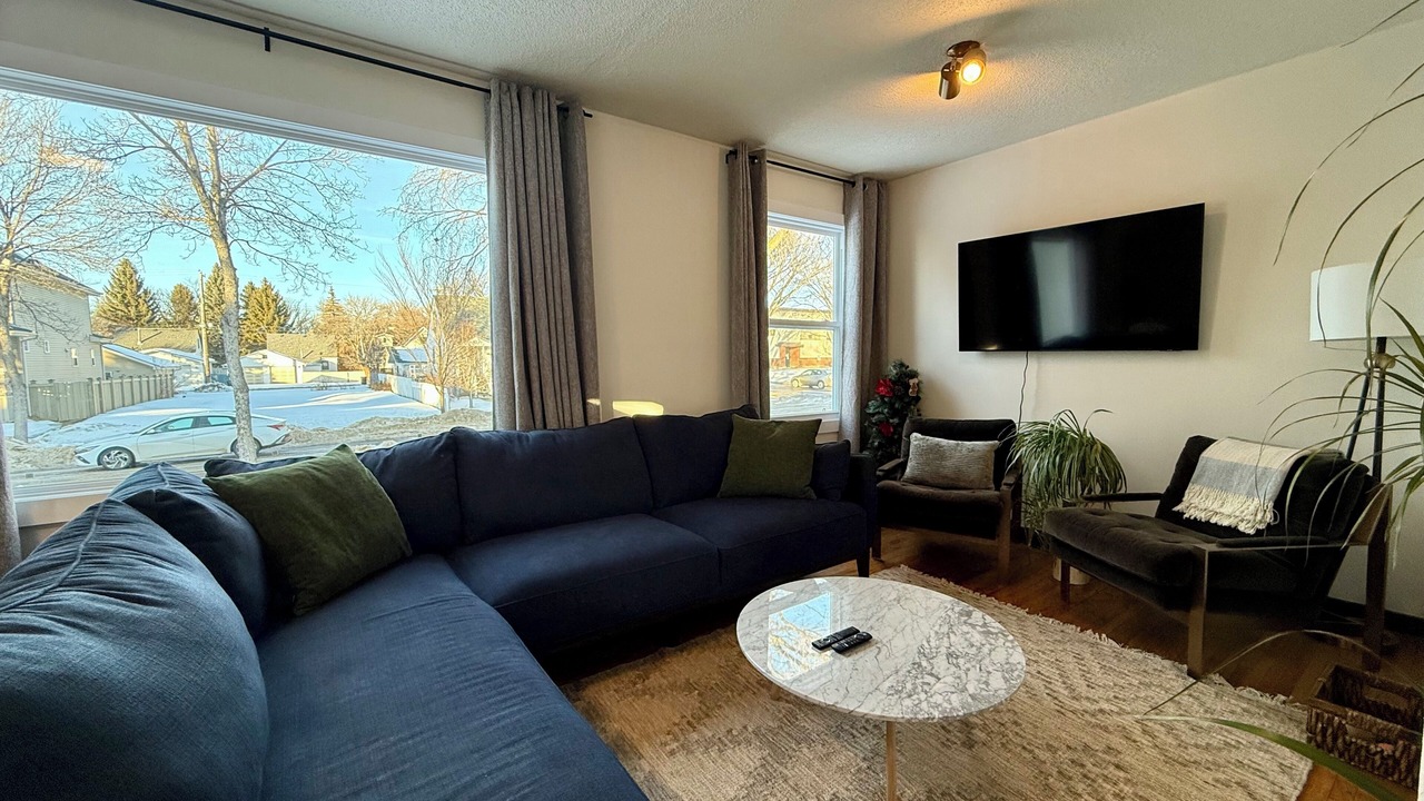 Photo of Livingroom in Southeast Edmonton