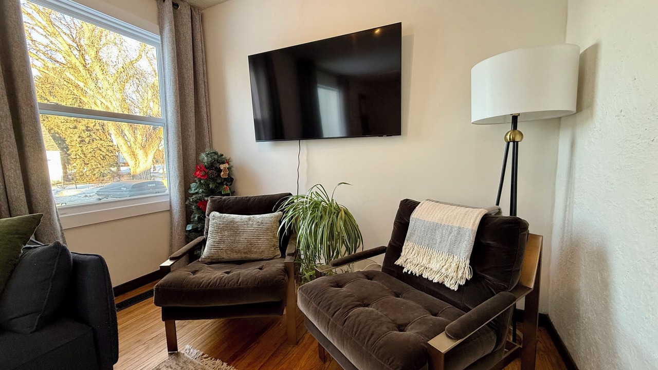 Photo of Livingroom in Southeast Edmonton