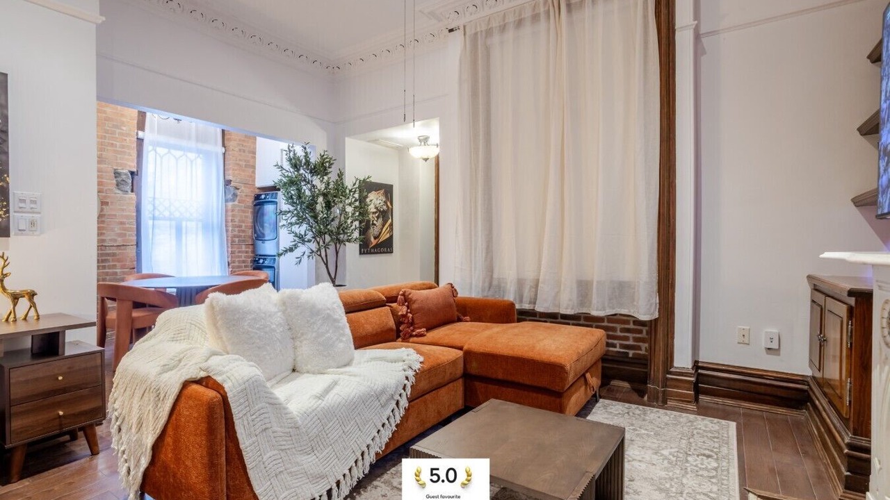 Photo of Livingroom in Shaughnessy Village