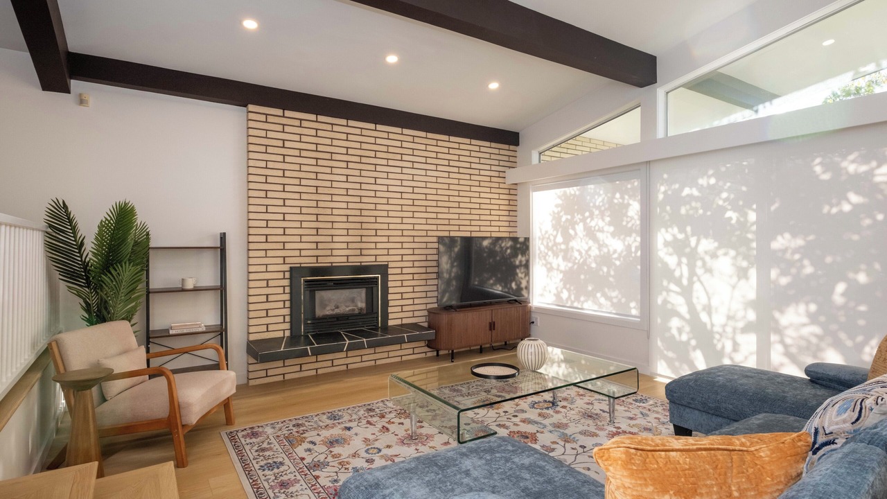 Photo of Livingroom in Fraserview