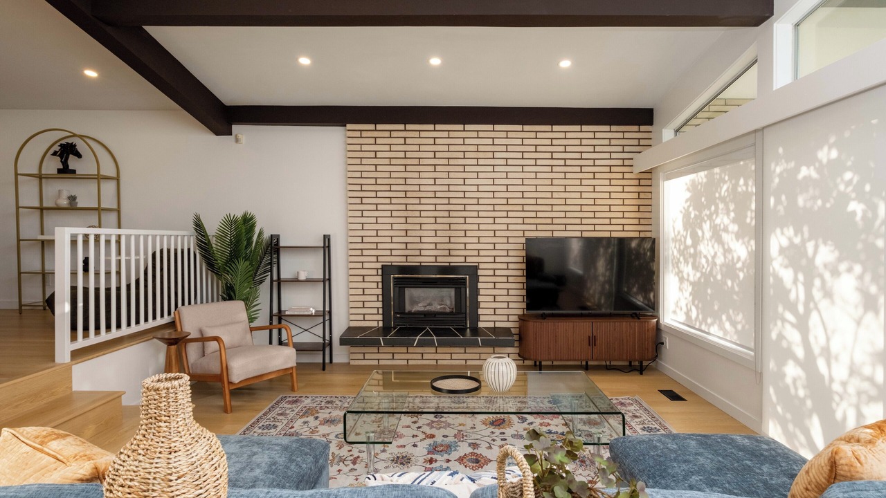 Photo of Livingroom in Fraserview