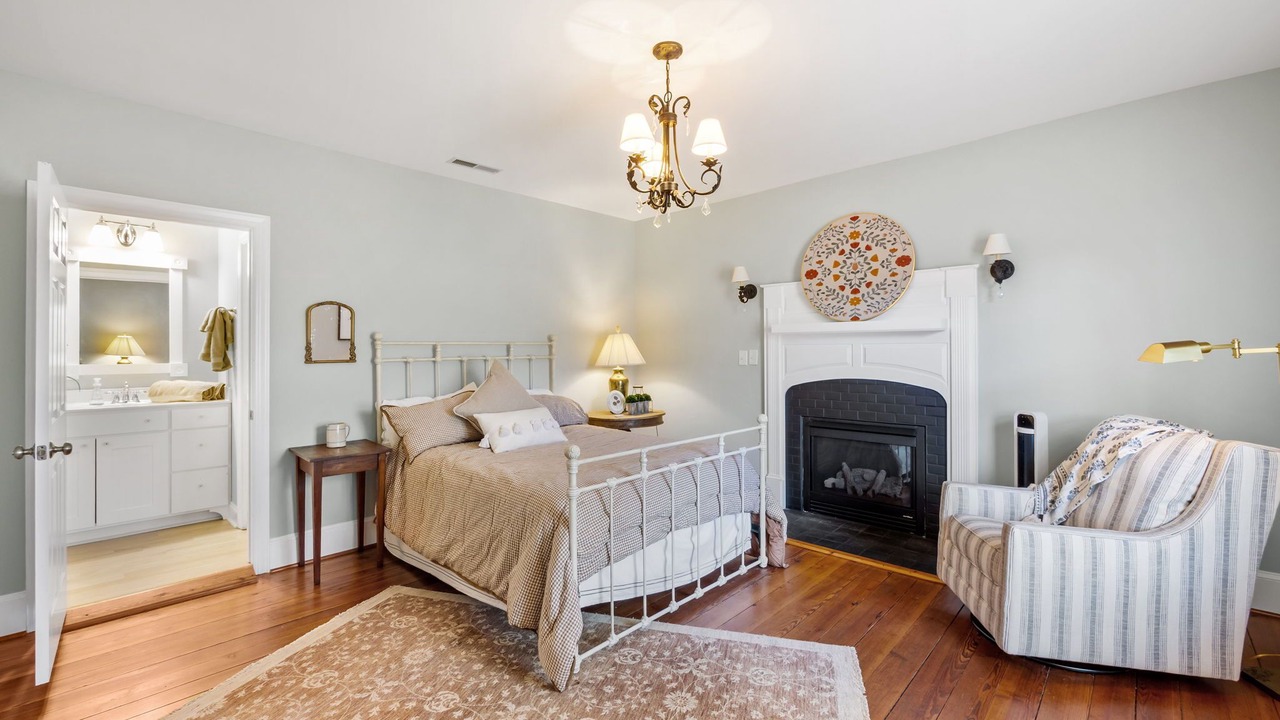 Photo of Livingroom in Chapel Hill