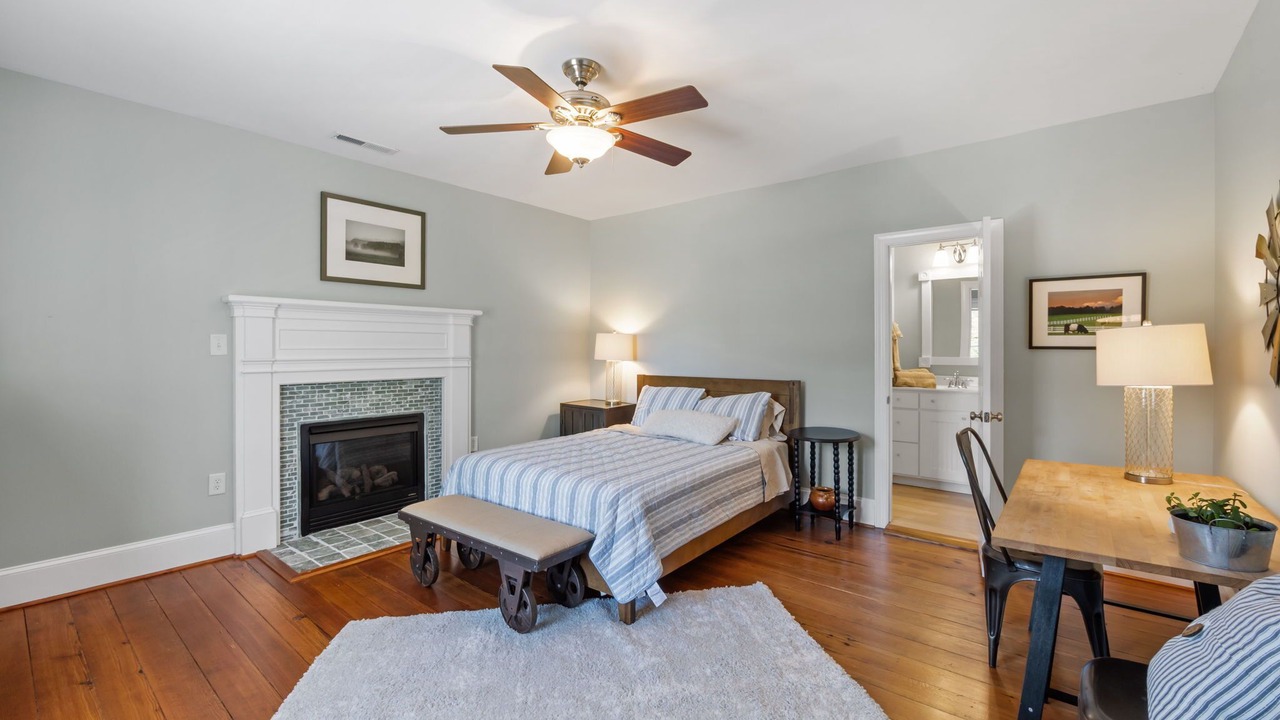 Photo of Livingroom in Chapel Hill