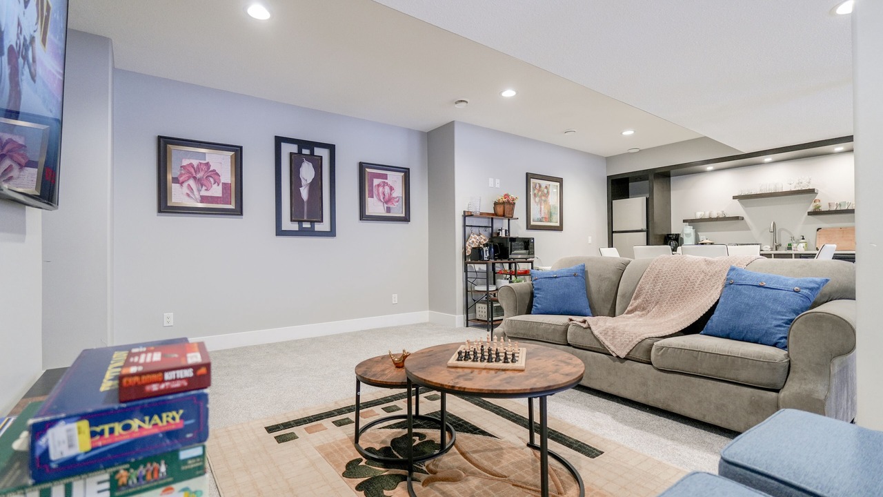 Photo of Livingroom in Division No. 11