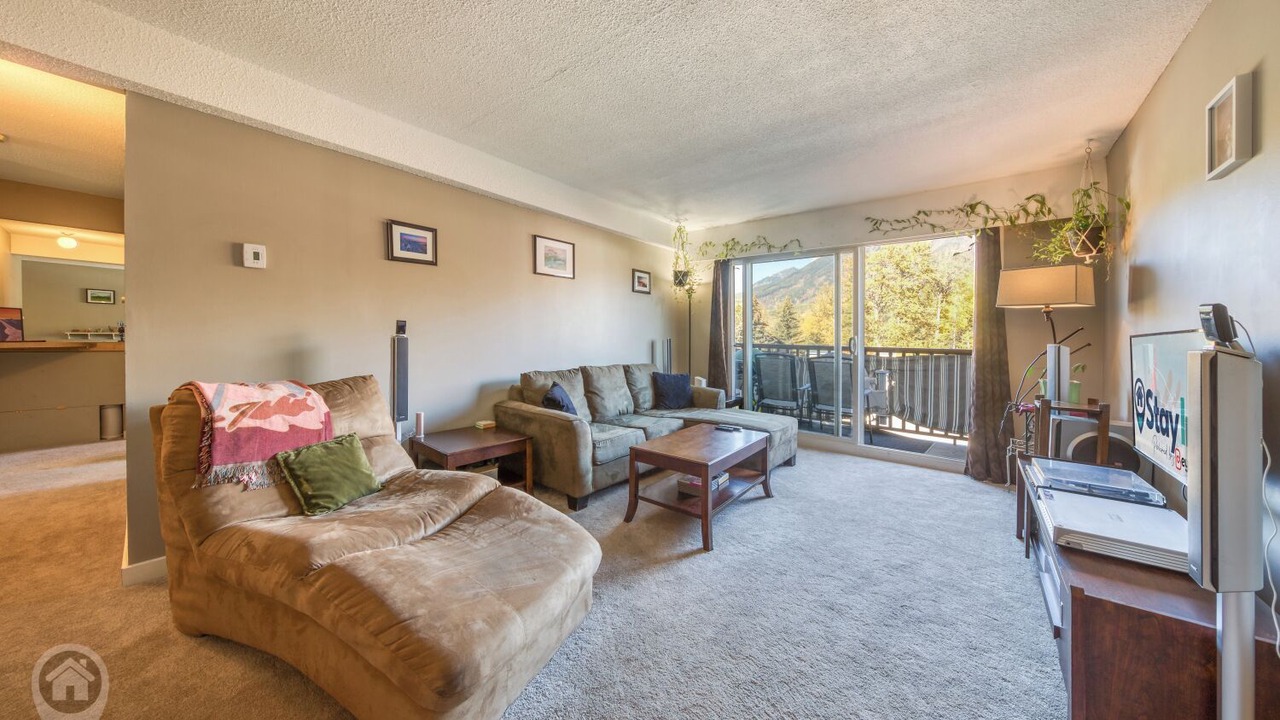 Photo of Livingroom in East Kootenay