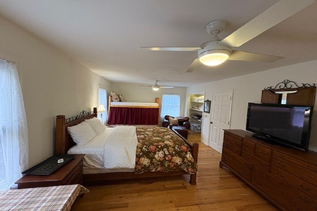 Photo of Bedroom in Cullowhee
