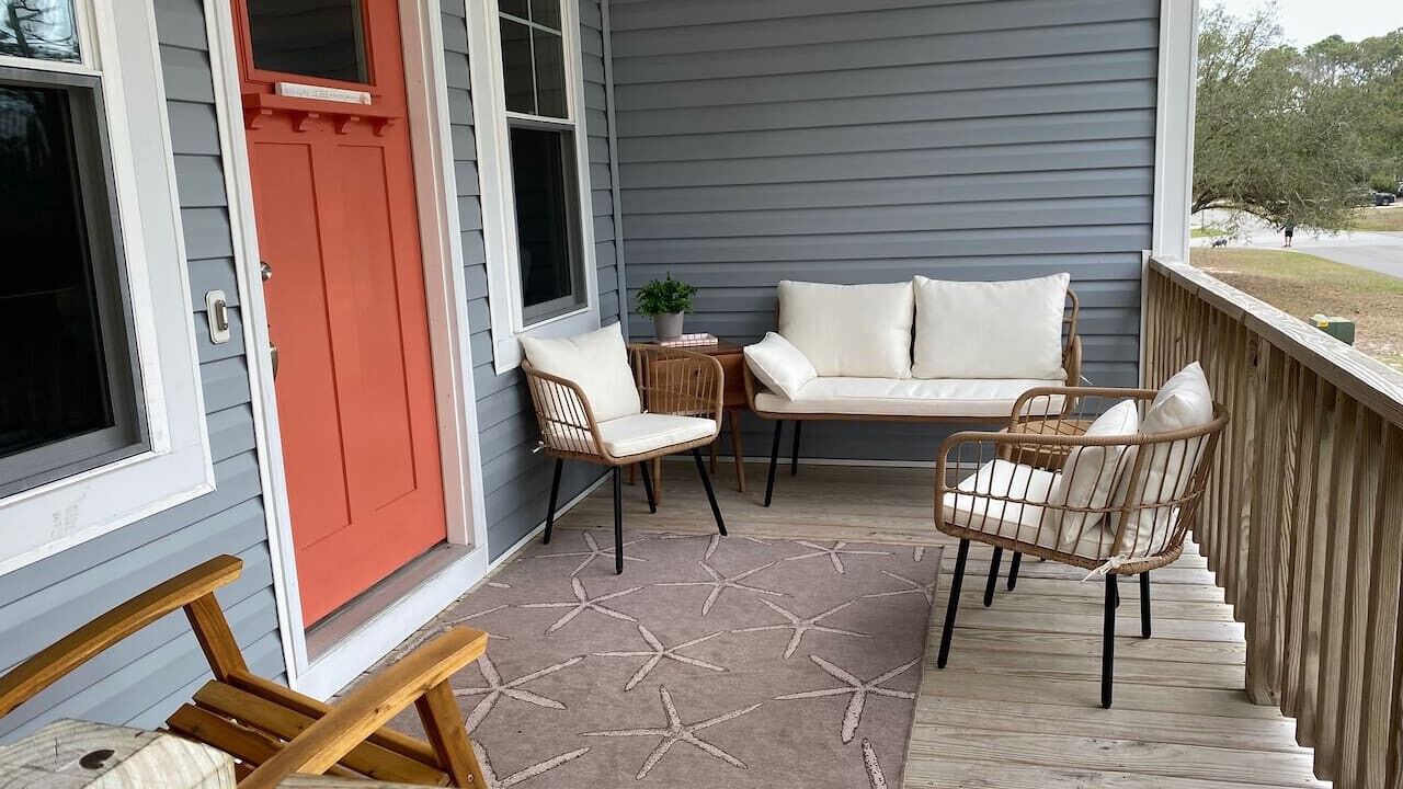 Photo of Patio Balcony in Tranquil Harbour
