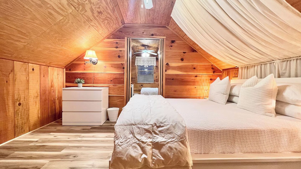 Photo of Bedroom in Crumpler