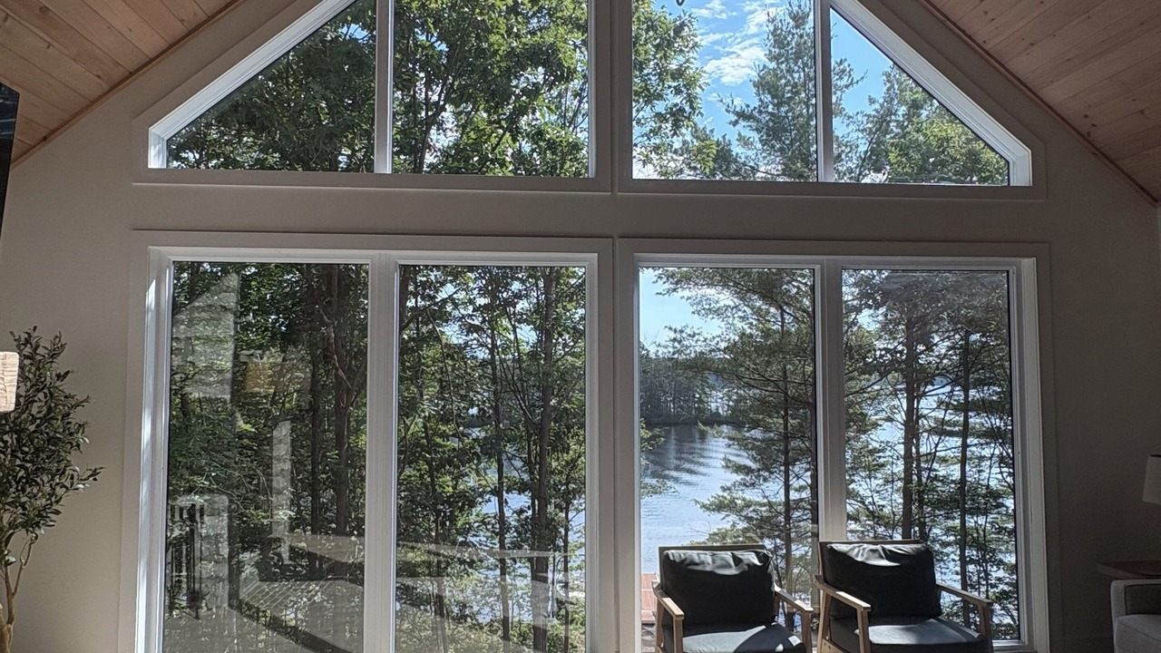 Photo of Livingroom in MacTier