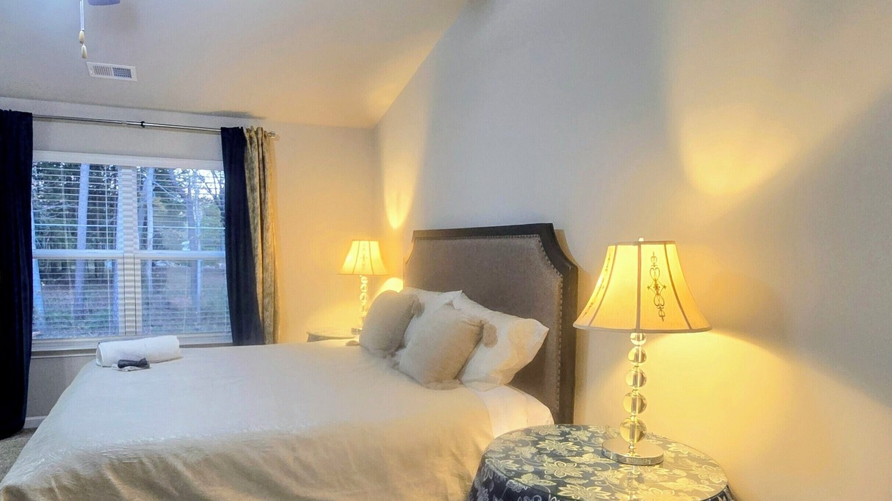 Photo of Bedroom in Davis Lake - Eastfield