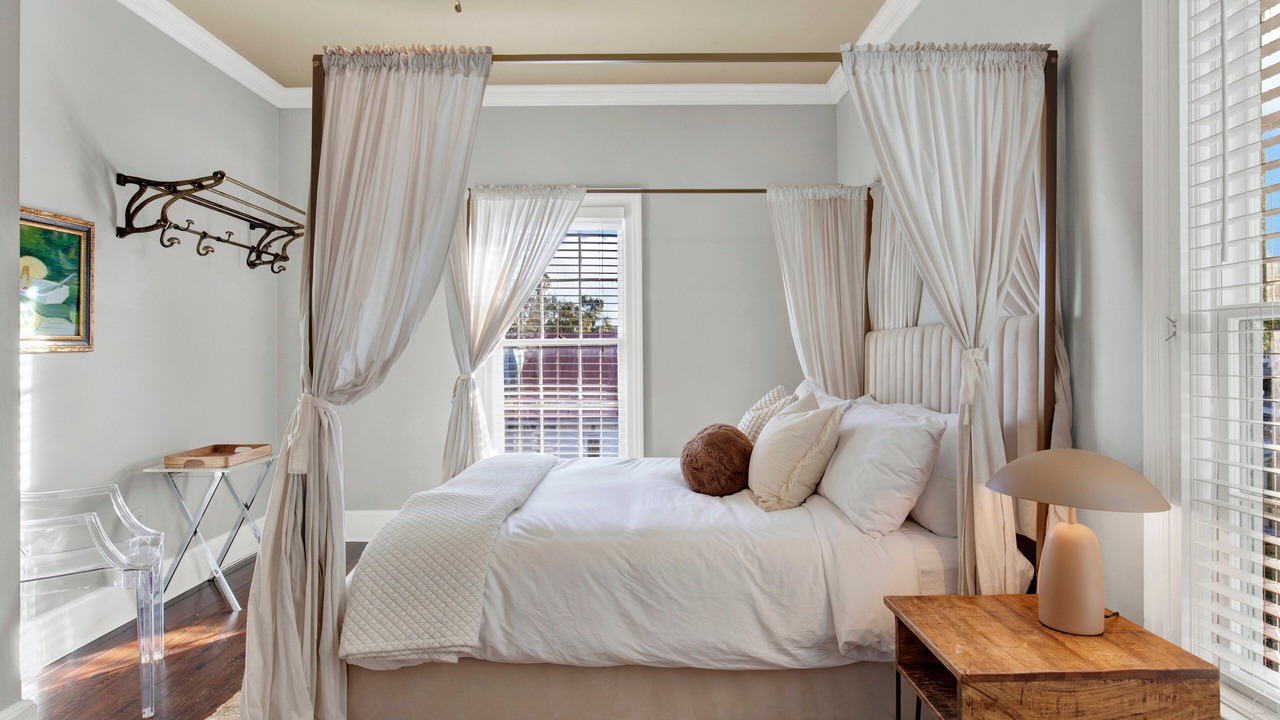 Photo of Bedroom in Beach Institute