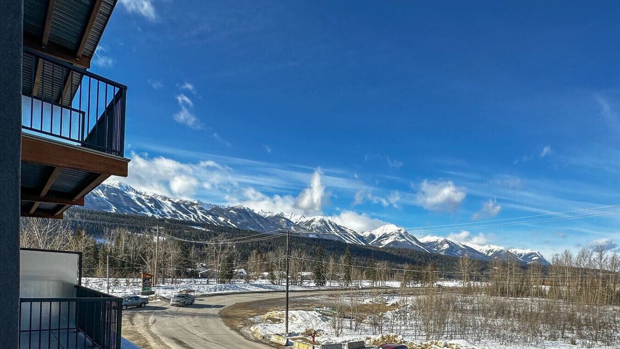 Photo of Others in Golden