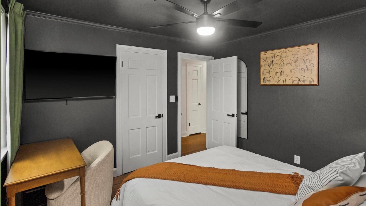 Photo of Bedroom in Merry Oaks