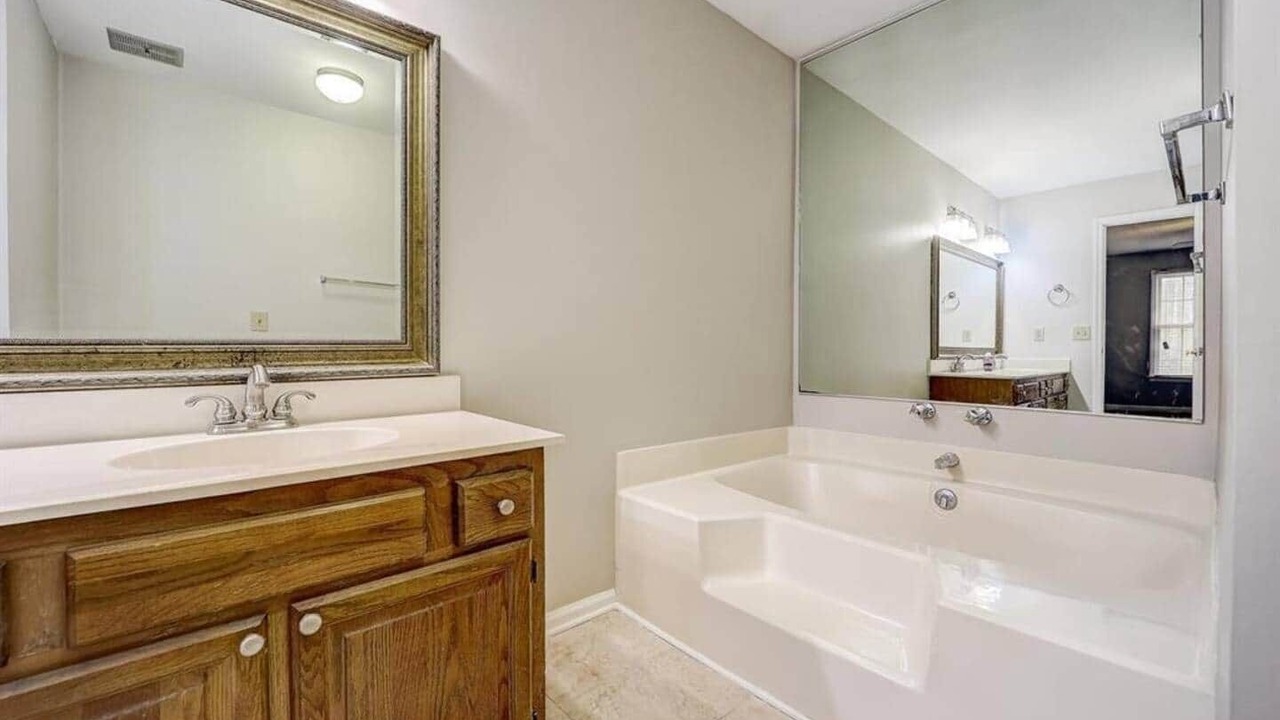 Photo of Bathroom in Huntcliff