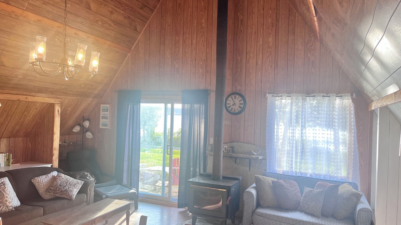 Photo of Livingroom in Manitoulin District