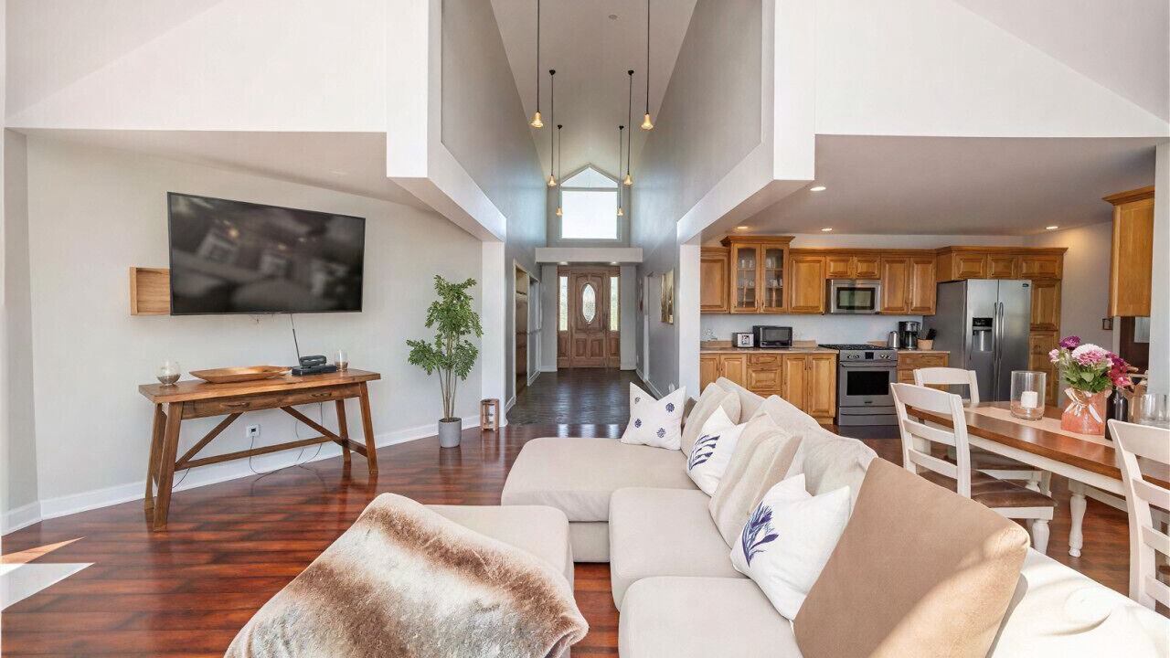 Photo of Livingroom in Barry's Bay