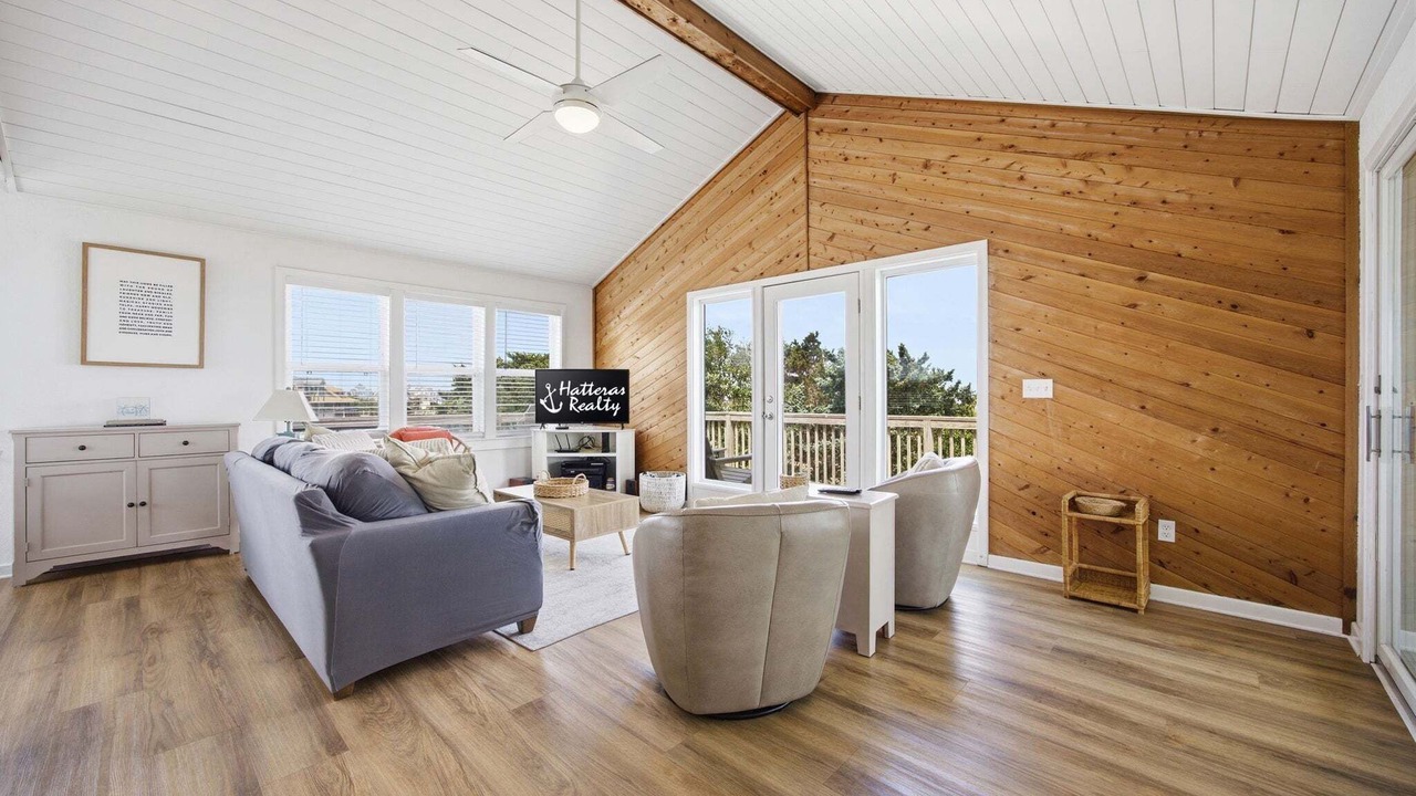 Photo of Livingroom in Brigands' Bay