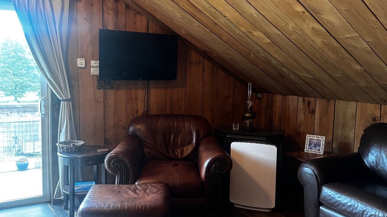 Photo of Livingroom in Mouth of Wilson