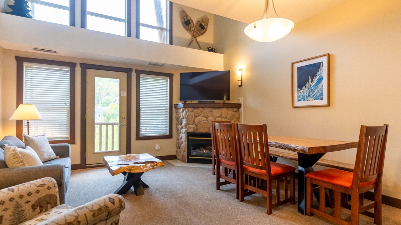 Photo of Livingroom in East Kootenay