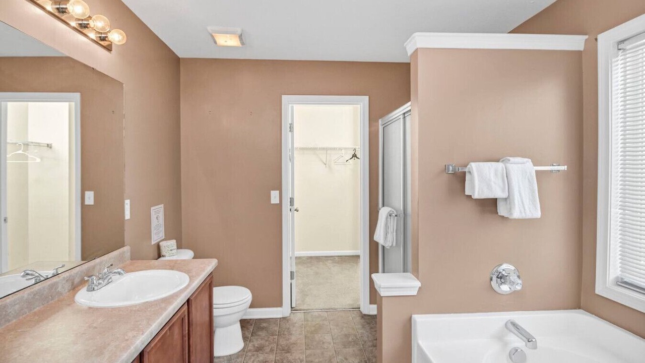 Photo of Bathroom in Huntcliff