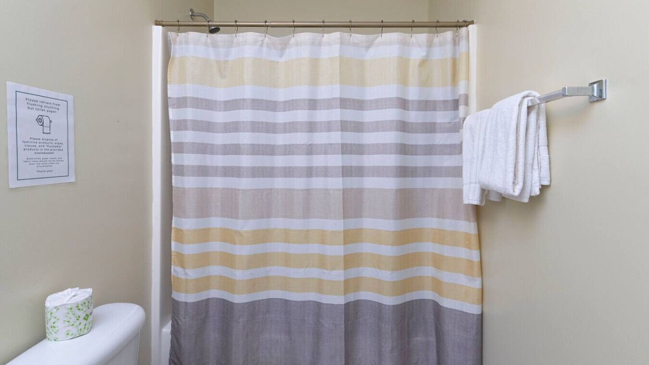 Photo of Bathroom in Huntcliff