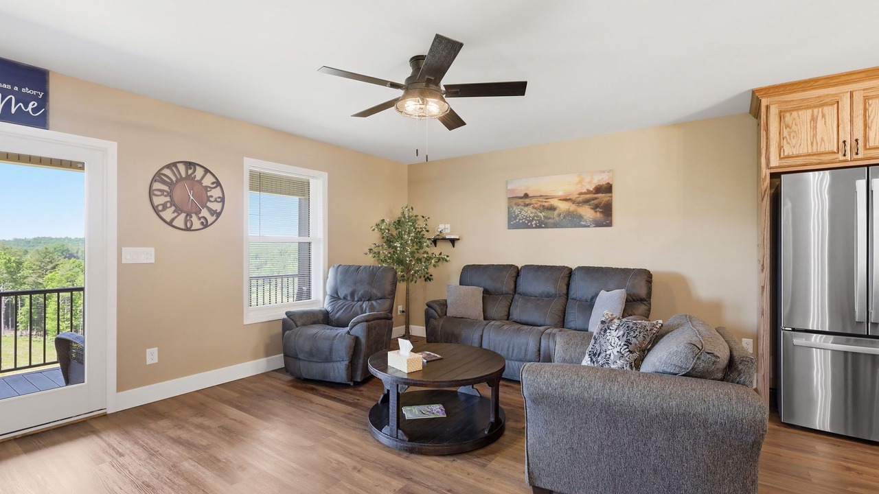 Photo of Livingroom in West Jefferson